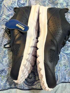 Reebok Women’s Black Supreme Run Memory Tech Athletic Sneakers 9 NWT